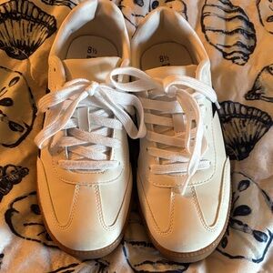 Womens No Boundaries Sneakers